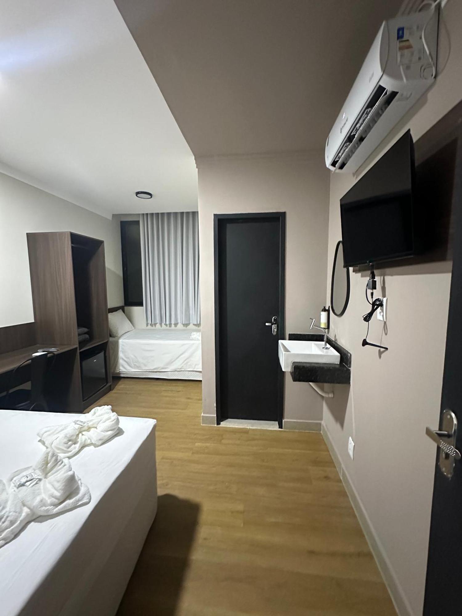 Otto Hotel Говернадор-Валадарес Екстер'єр фото