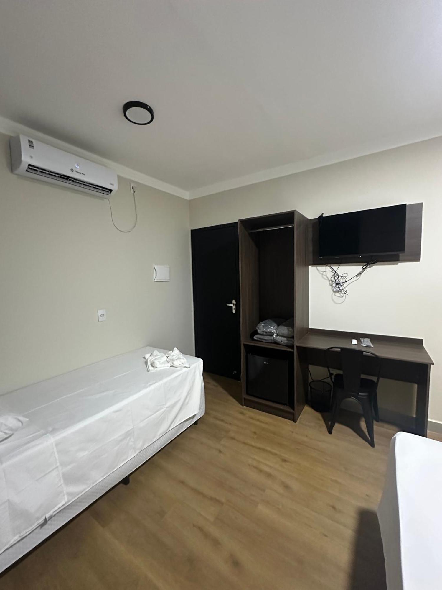 Otto Hotel Говернадор-Валадарес Екстер'єр фото